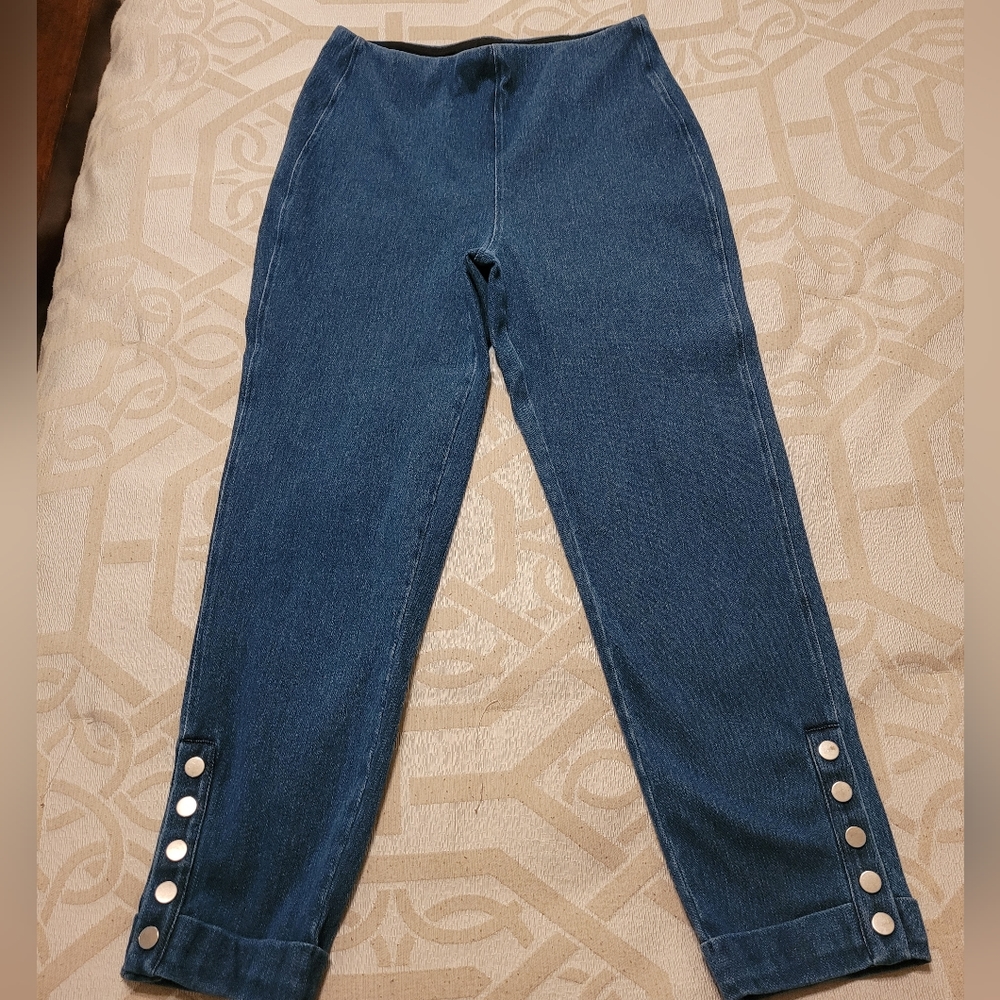 Lysse high Rise pull on Jeans, Cropped with accent buttons at opening of leg